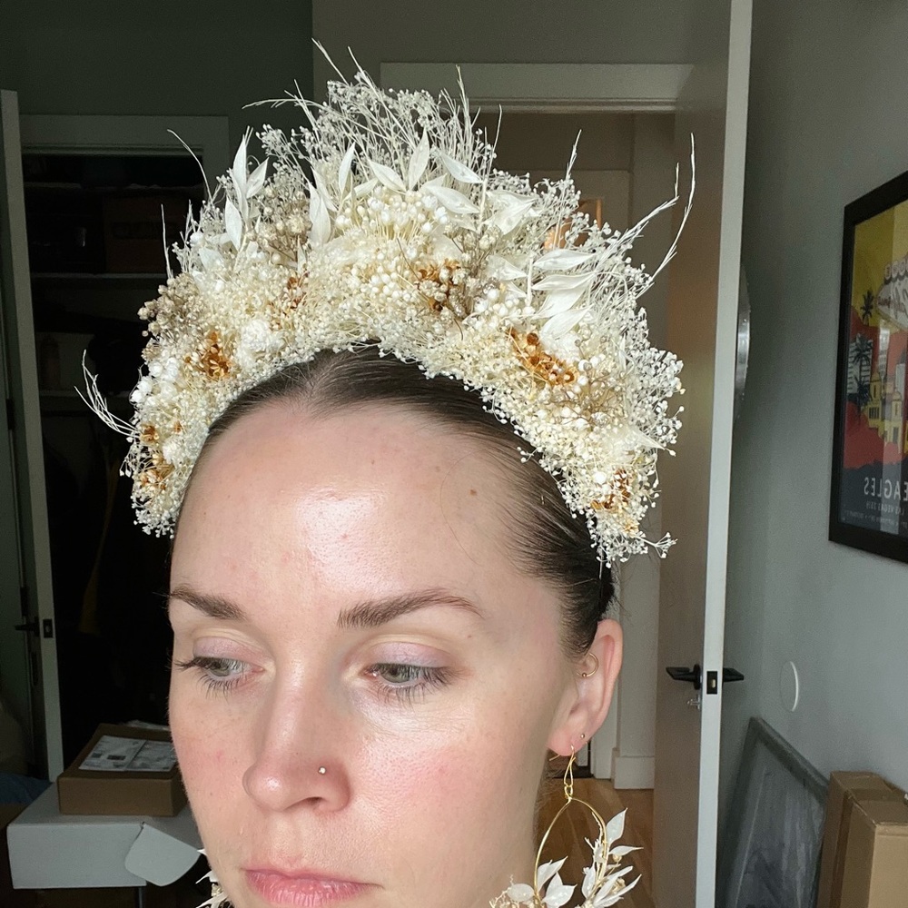 Dried flower headdress with gold headband and earrings
